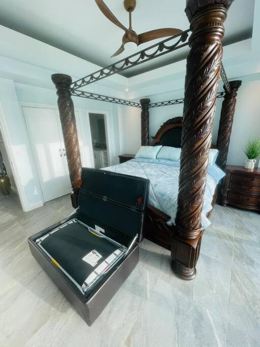 Triton'S Playhouse Beachfront Primo Tapia Екстер'єр фото