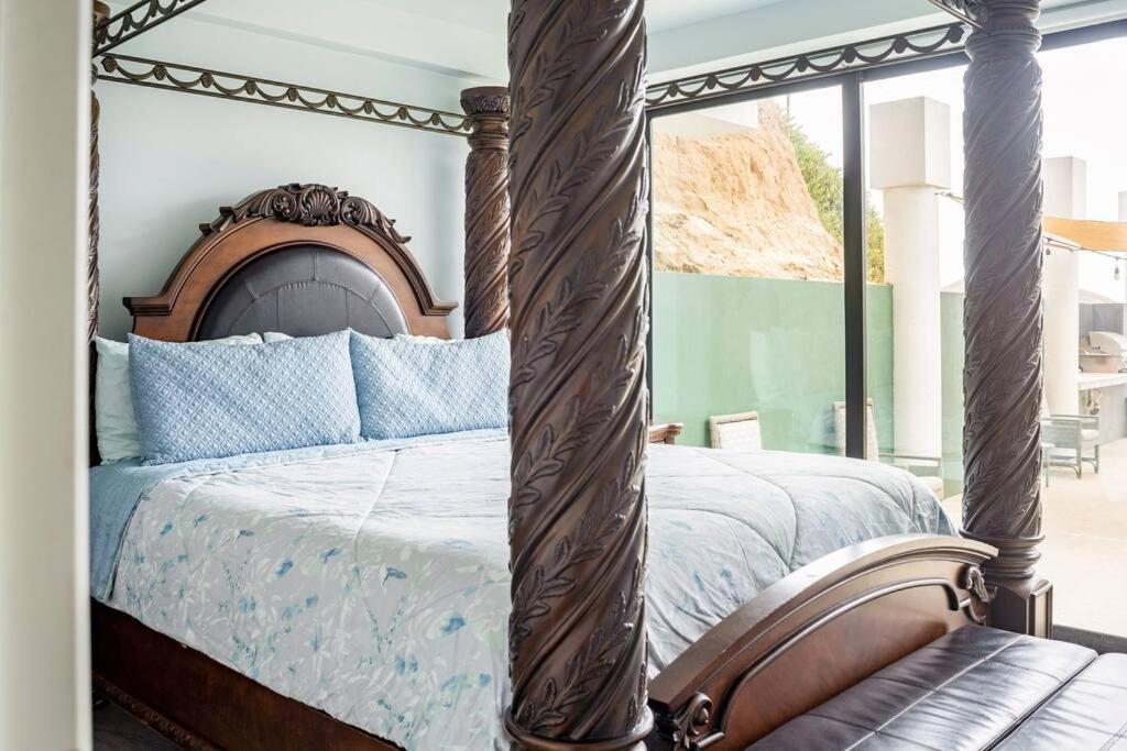 Triton'S Playhouse Beachfront Primo Tapia Екстер'єр фото