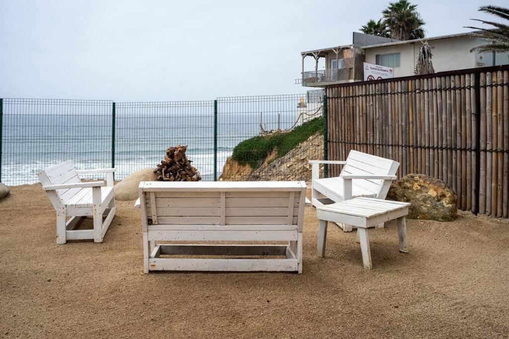 Triton'S Playhouse Beachfront Primo Tapia Екстер'єр фото