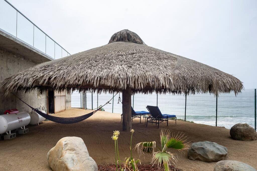 Triton'S Playhouse Beachfront Primo Tapia Екстер'єр фото