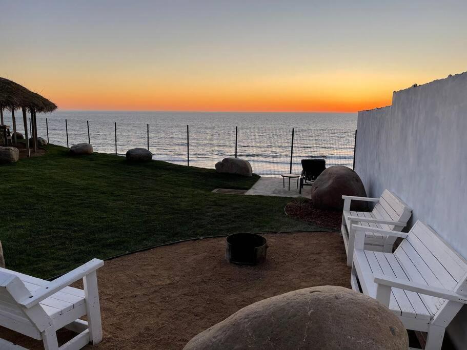 Triton'S Playhouse Beachfront Primo Tapia Екстер'єр фото