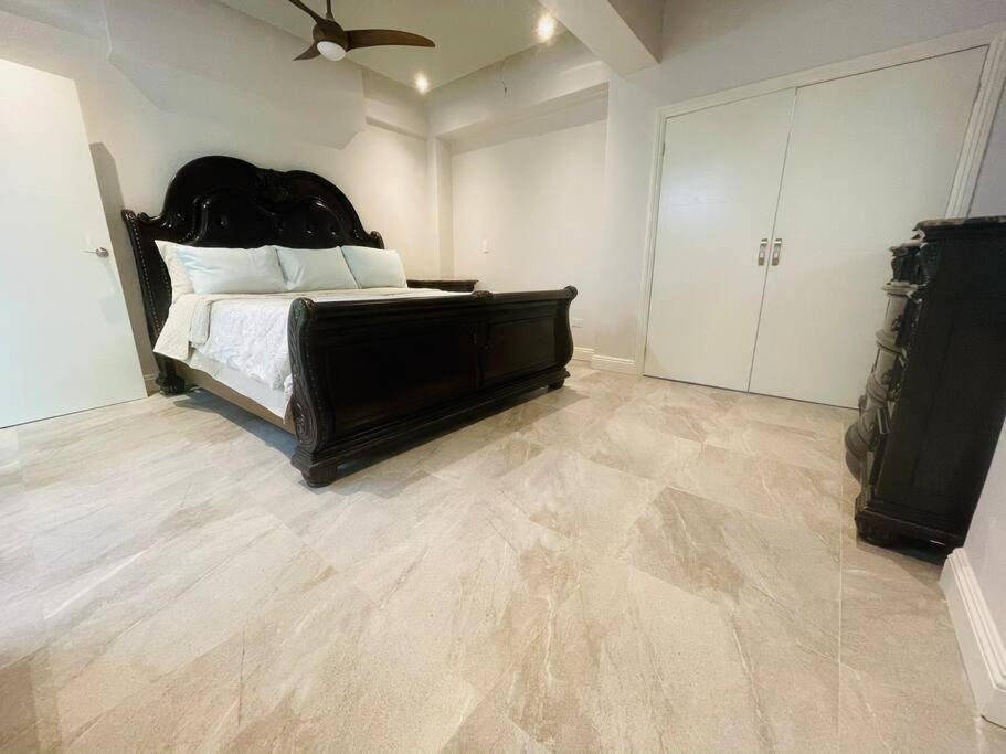 Triton'S Playhouse Beachfront Primo Tapia Екстер'єр фото